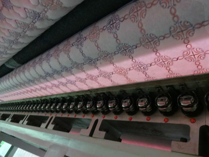 Machine het watteren borduurwerk voor kleren, industriële naaimachine, geautomatiseerde het watteren borduurwerkmachine